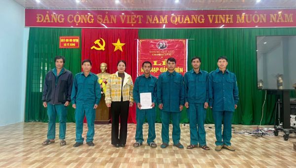 LỄ KẾT NẠP ĐẢNG VIÊN TẠI CHI BỘ QUÂN SỰ